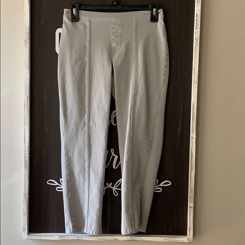 Grey capri pants